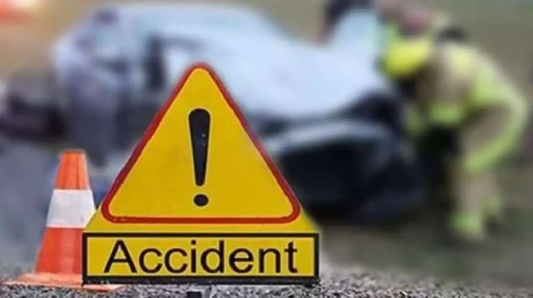 Andhra Pradesh Road Accident: आंध्र प्रदेश में भीषण सड़क हादसा, कंटेनर और  कार की टक्कर, 5 लोगों की मौत - andhra pradesh road accident container truck  and car collide 5 people died | Moneycontrol Hindi