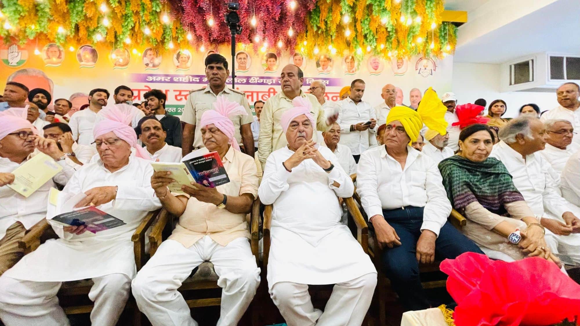हरियाणा चुनाव में हावी रहेगी जाति! अपने-अपने लोगों को टिकट दिलाने की पैरवी कर रहे समुदाय, पर्टियों पर बना रहे दबाव हरियाणा चुनाव में हावी रहेगी जाति! अपने-अपने लोगों को टिकट दिलाने की पैरवी कर रहे समुदाय, पर्टियों पर बना रहे दबाव