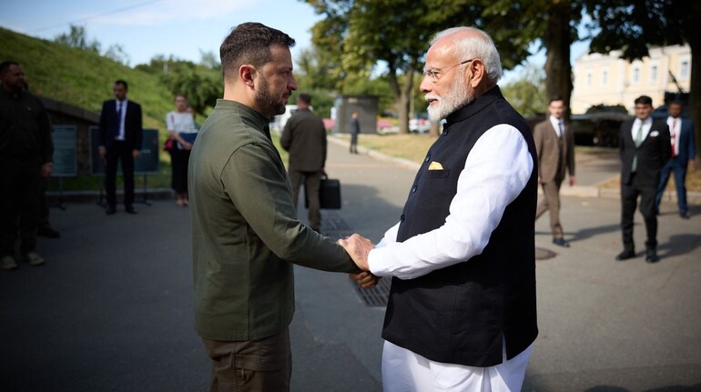 भारत हमेशा आपके साथ खड़ा रहेगा, मैं शांति का संदेश लेकर आया हूं': यूक्रेन  के राष्ट्रपति जेलेंस्की से बोले PM मोदी - narendra modi ukraine visit pm  modi reiterates ...