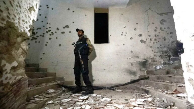 पाकिस्तान के पंजाब में डकैतों ने पुलिस पर किया हमला, 11 लोगों की मौत, कई घायल - pakistan rocket attack on police team in punjab province 11 killed many injured | Moneycontrol Hindi
