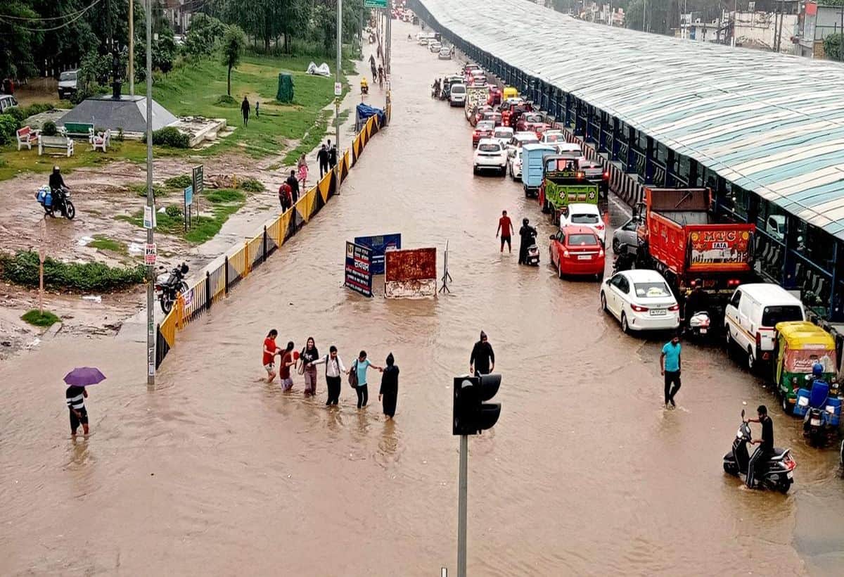 Rain Alert: देशभर में 48 घंटों में भारी बारिश से 32 लोगों की मौत, राजस्थान में दो दिन में 16 की गई जान, हरियाणा के कई गांव जलमग्न