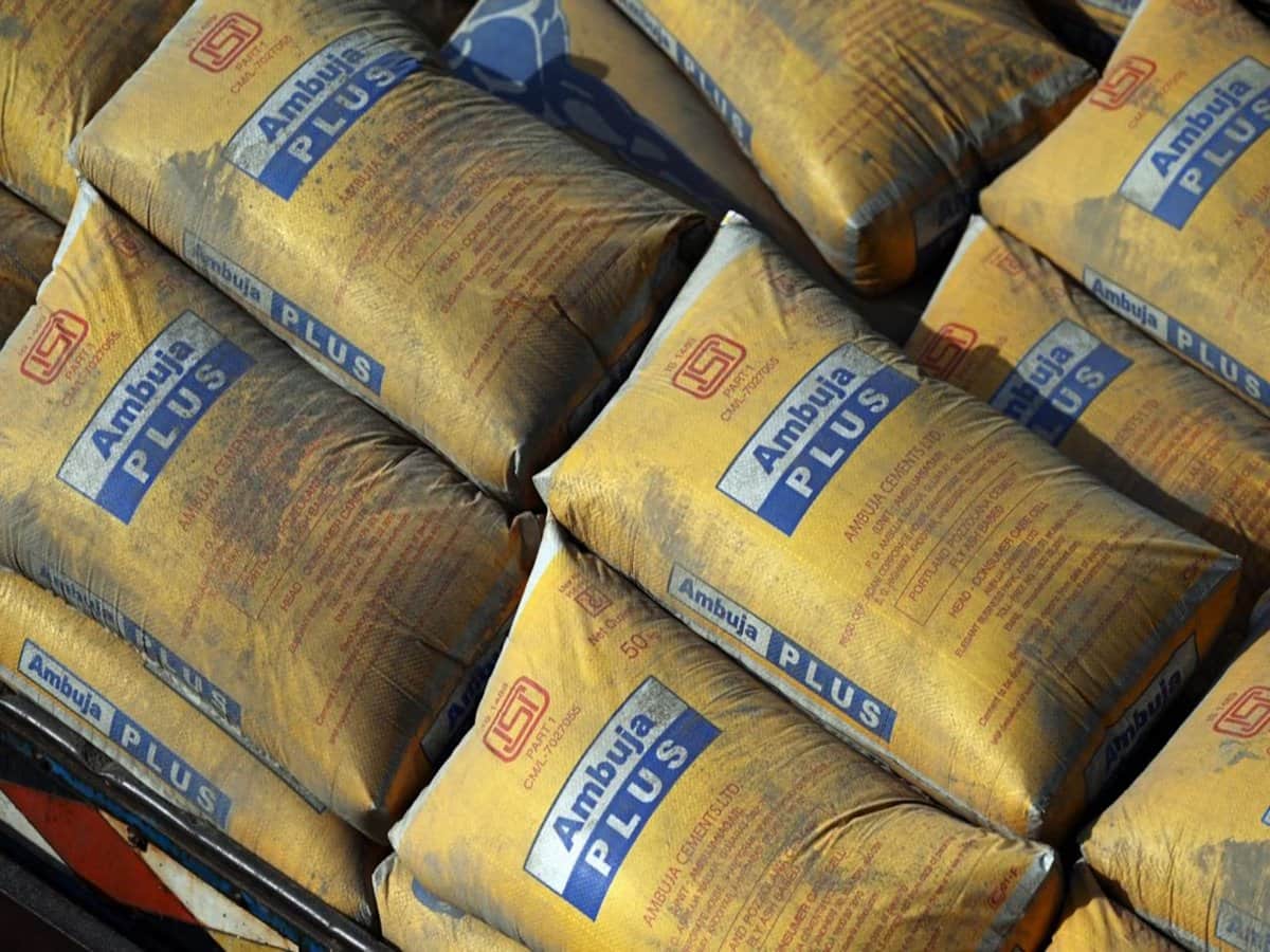Ambuja Cements में बिके ₹4251 करोड़ के शेयर, प्रमोटर अदाणी फैमिली के सेलर होने के कयास; स्टॉक फ्लैट लेवल पर बंद