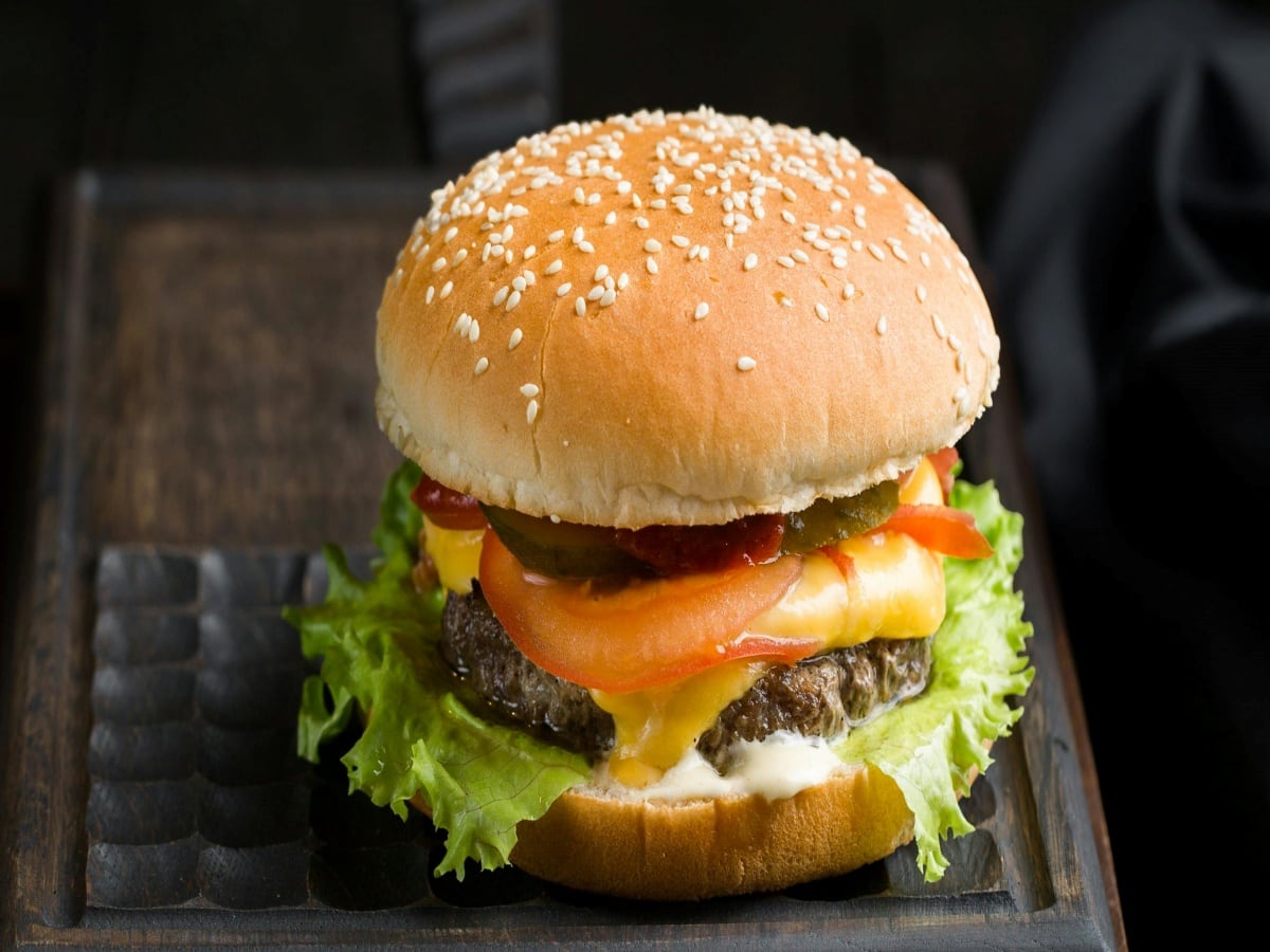 Restaurant Brands Asia Shares: 1.5 करोड़ शेयरों के लेन-देन ने बढ़ाई चमक, 6% उछल गए भाव
