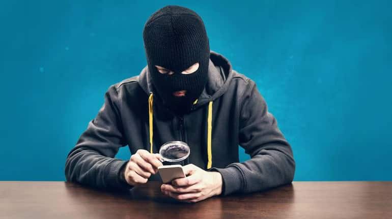 डिजिटल अरेस्ट, आधार स्कैम का आप भी हो सकते हैं शिकार, भूलकर भी नहीं करें ये गलतियां