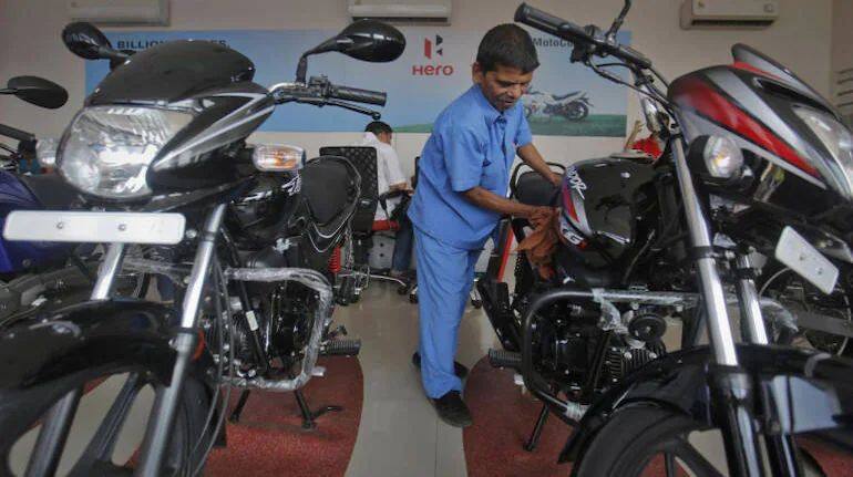 Hero Motocorp के तिमाही नतीजों ने मचाई हलचल, स्टॉक 4.3% गिरा; क्या आगे और नुकसान होगा? Hero Motocorp के तिमाही नतीजों ने मचाई हलचल, स्टॉक 4.3% गिरा; क्या आगे और नुकसान होगा?