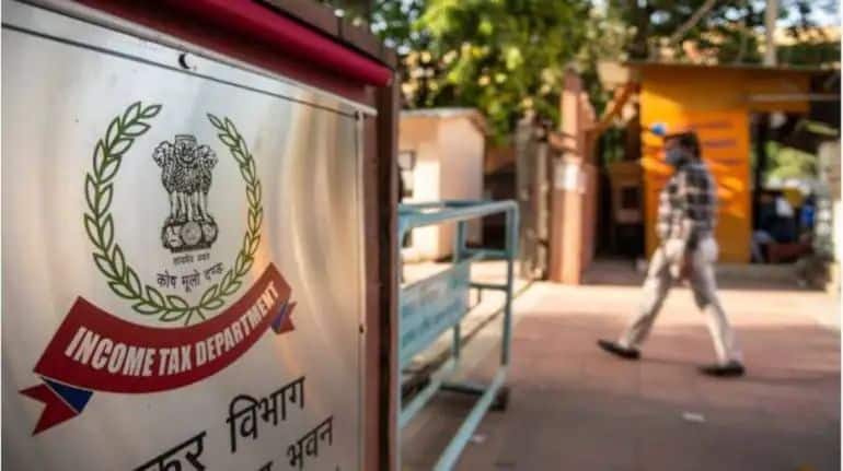 ITR Refund: इनकम टैक्स रिफंड का कर रहे इंतजार? जानें कब तक आ सकता है आपके खाते में पैसा