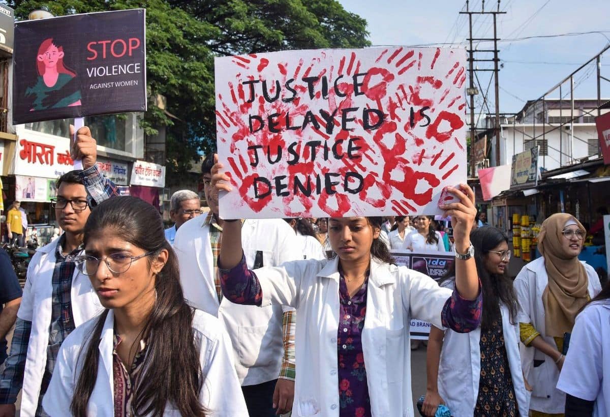 Bengal bandh: बंगाल में BJP का 12 घंटे का बंद का ऐलान, जूनियर डॉक्टरों की हड़ताल जारी Bengal bandh: बंगाल में BJP का 12 घंटे का बंद का ऐलान, जूनियर डॉक्टरों की हड़ताल जारी