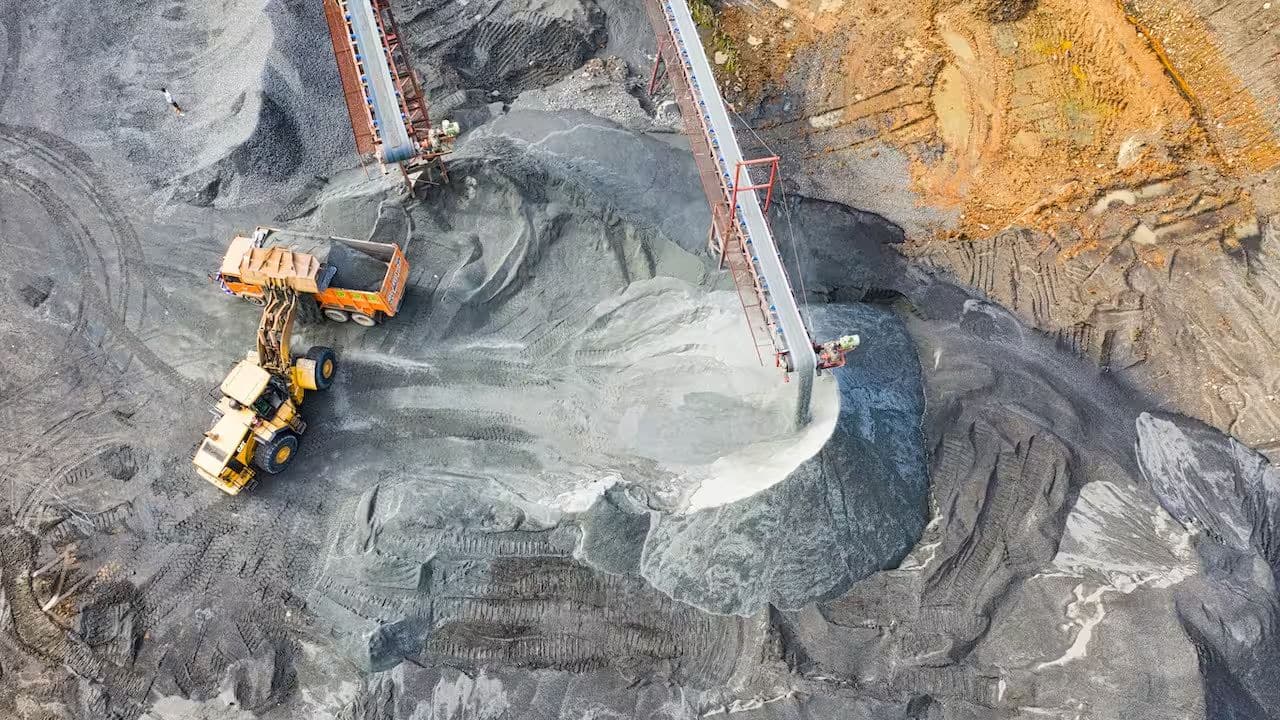 Mining stocks: माइनिंग कंपनियों के शेयरों में भारी गिरावट, सुप्रीम कोर्ट ने राज्यों को भी दिया टैक्स वसूली का अधिकार Mining stocks: माइनिंग कंपनियों के शेयरों में भारी गिरावट, सुप्रीम कोर्ट ने राज्यों को भी दिया टैक्स वसूली का अधिकार