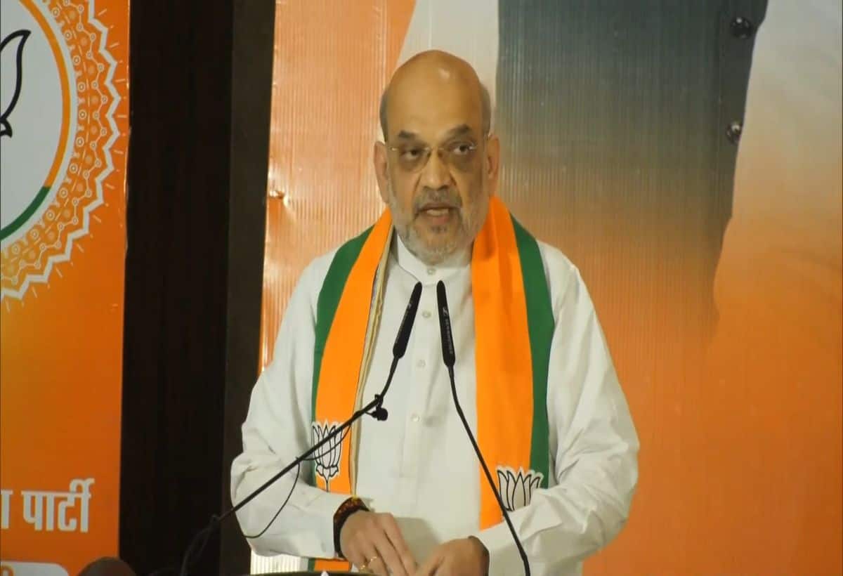 J&K BJP Manifesto: महिलाओं को ₹18,000, पांच लाख नौकरी और 2 फ्री सिलेंडर...जम्मू-कश्मीर में BJP ने खोला वादों का पिटारा, जानें बड़ी बातें