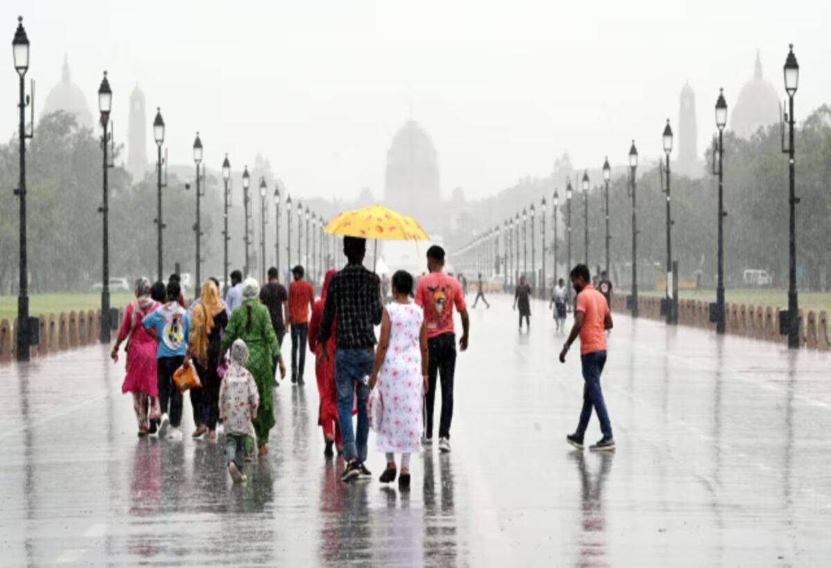 Weather Updates: इन राज्यों में भारी बारिश की आशंका, जानें दिल्ली समेत पहाड़ी राज्यों में मौसम का हाल