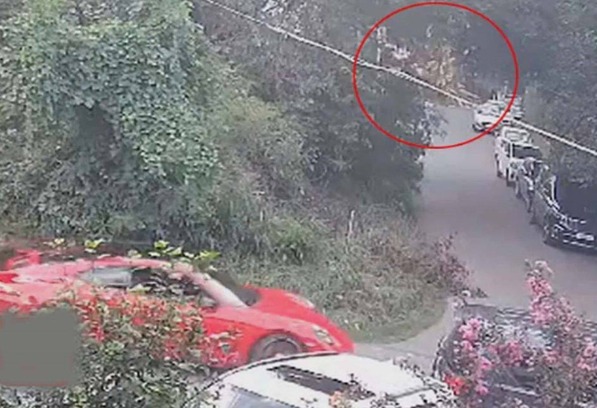 Blast In Chandigarh: चंडीगढ़ के पॉश इलाके में विस्फोट से हड़कंप! आरोपियों ने फेंका हैंड ग्रेनेड, 1 गिरफ्तार, 2 संदिग्ध फरार