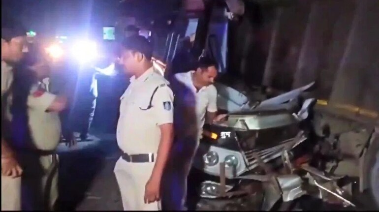 MP Accident: मध्य प्रदेश के मैहर में बड़ा सड़क हादसा, बस-ट्रक की भीषण टक्कर  में 9 लोगों की मौत, 20 घायल - mp accident 9 people killed 20 injured in a  horrific