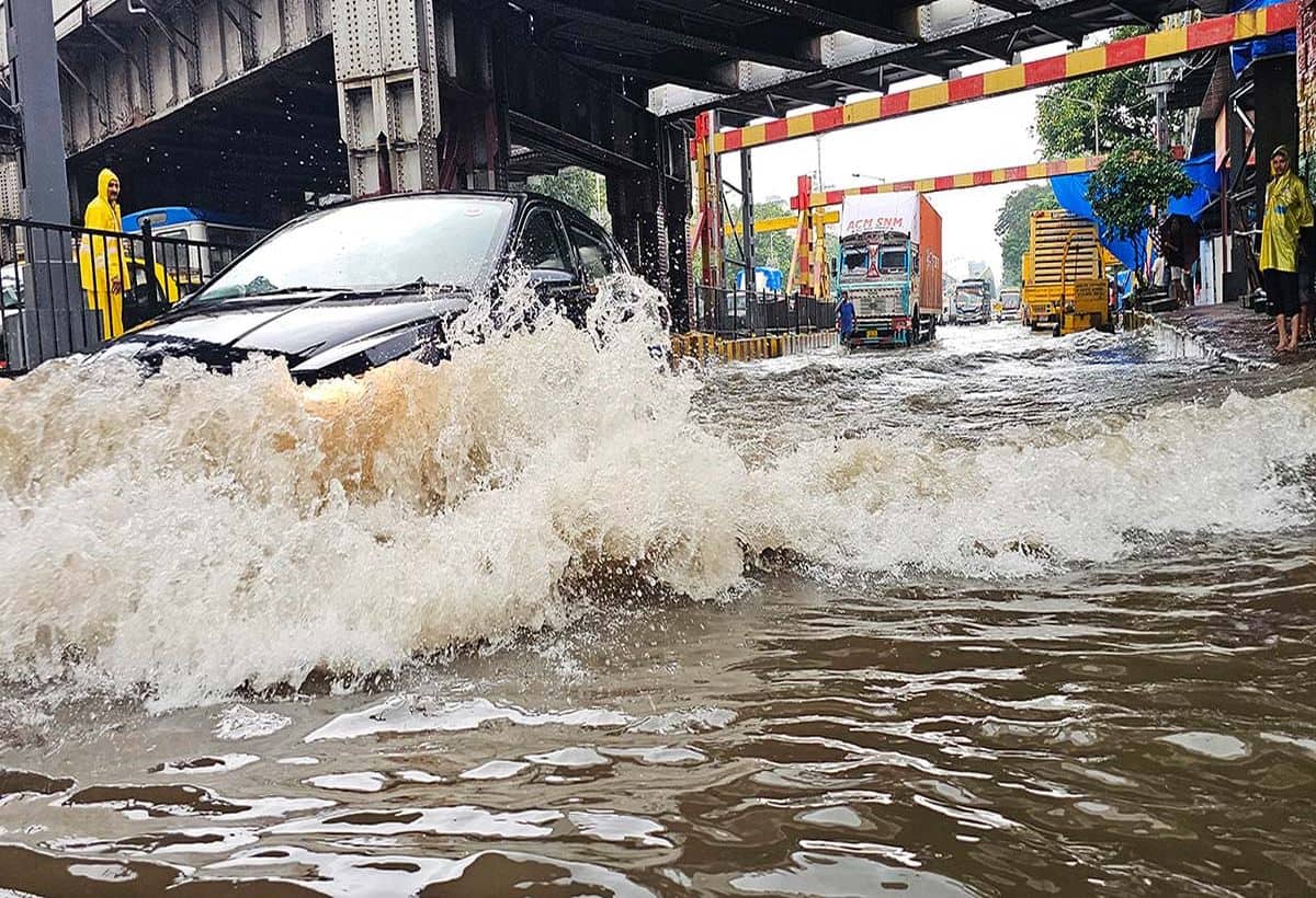 Weather in Maharashtra: महाराष्ट्र में बारिश का कहर, रायगढ़ और पुणे में रेड अलर्ट, मुंबई और ठाणे में झमाझम बारिश