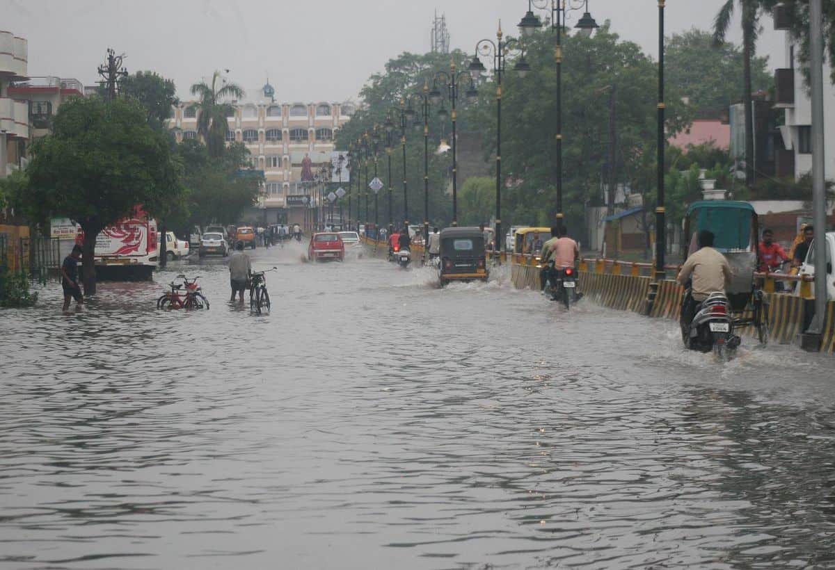 UP में कुदरत का कहर, भारी बारिश से कई जिलों में बाढ़, 9 की मौत, रिहंद बांध के 7 गेट खोले गए