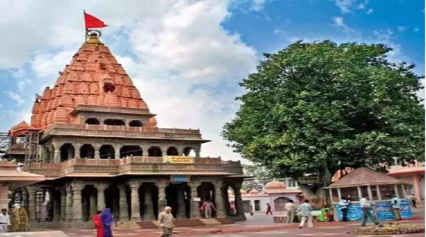 उज्जैन महाकाल मंदिर की दीवार गिरने से 2 की मौत, कई लोगों के मलबे में फंसे होने की आशंका उज्जैन महाकाल मंदिर की दीवार गिरने से 2 की मौत, कई लोगों के मलबे में फंसे होने की आशंका