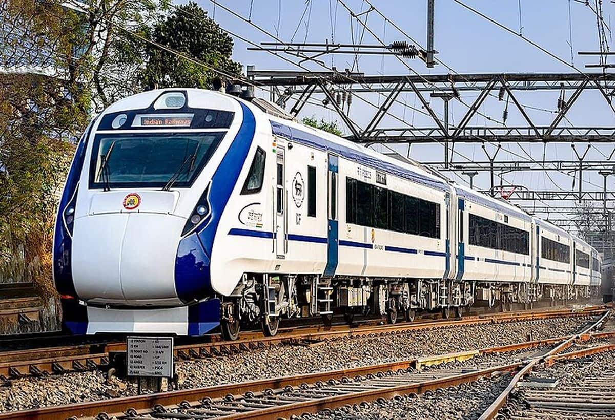 ओडिशा में वंदे भारत ट्रेन पर पथराव, पूरे कोच में थे सिर्फ 2 यात्री, खिड़की का कांच टूटा