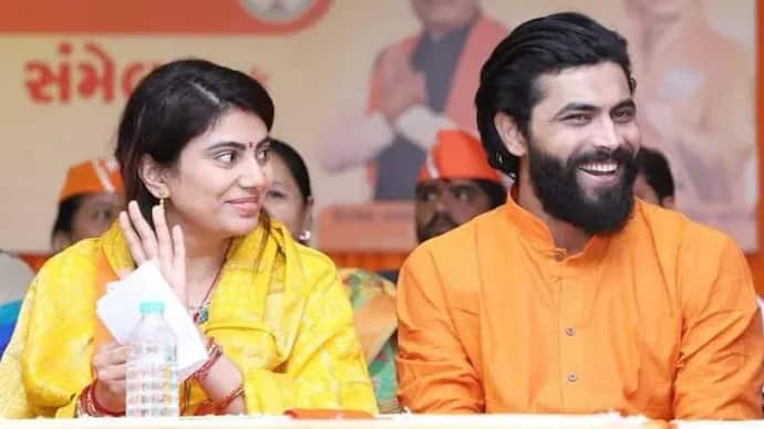 क्रिकेटर रवींद्र जडेजा भाजपा में शामिल, पत्नी रिवाबा ने सोशल मीडिया पर दी जानकारी
