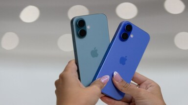 सितंबर 2024 में जब iPhone 16 (128GB) लॉन्च हुआ था तब इसकी कीमत ₹79,900 थी 
