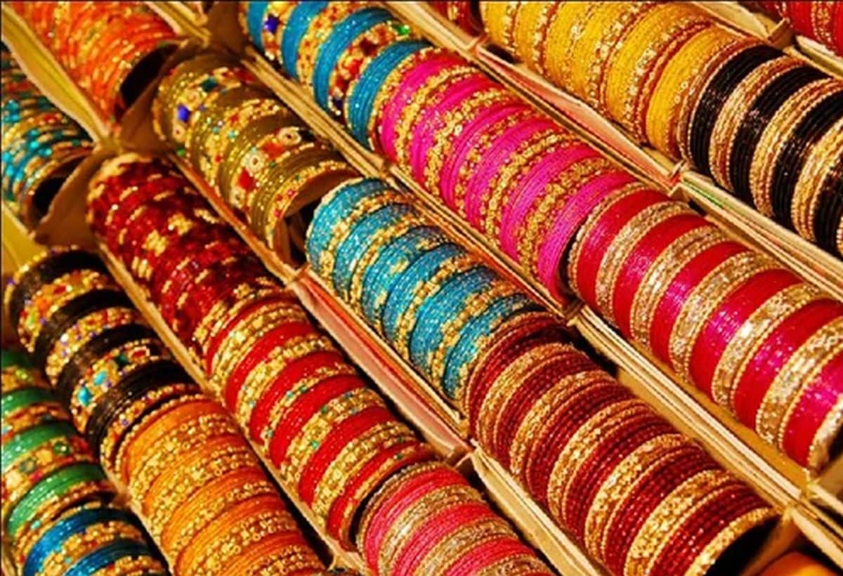 Business Idea: फेस्टिव सीजन में चूड़ी के बिजनेस से करें मोटी कमाई, सिर्फ 10000 रुपये में करें शुरू
