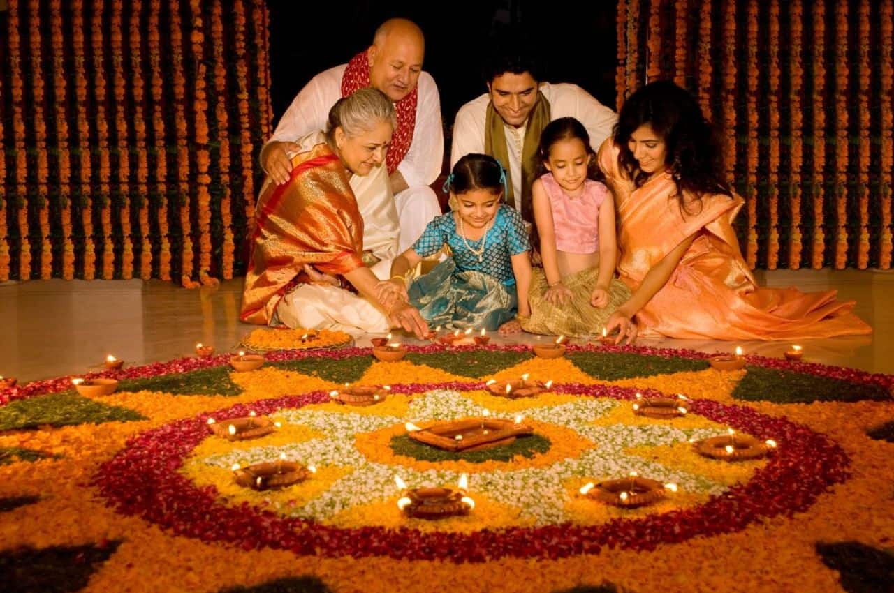 Chhoti Diwali 2024: छोटी दिवाली के दिन कितने दीये जलाना होता है शुभ? यहां जानें घर में कहां जलाने होंगे दीये