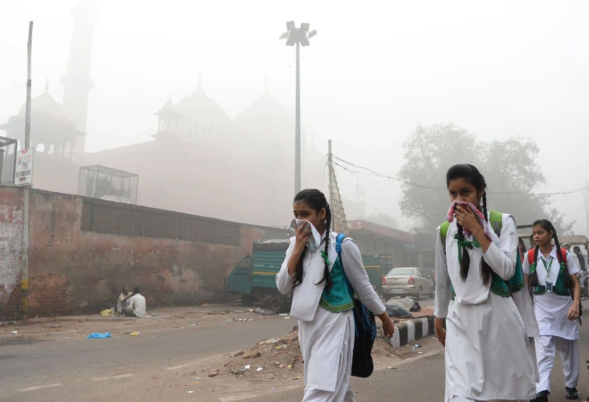 क्या जल्द बंद होंगे स्कूल? दिल्ली का AQI पहुंचा रिकॉर्ड 349, बढ़ रहा है एयर पॉल्यूशन क्या जल्द बंद होंगे स्कूल? दिल्ली का AQI पहुंचा रिकॉर्ड 349, बढ़ रहा है एयर पॉल्यूशन