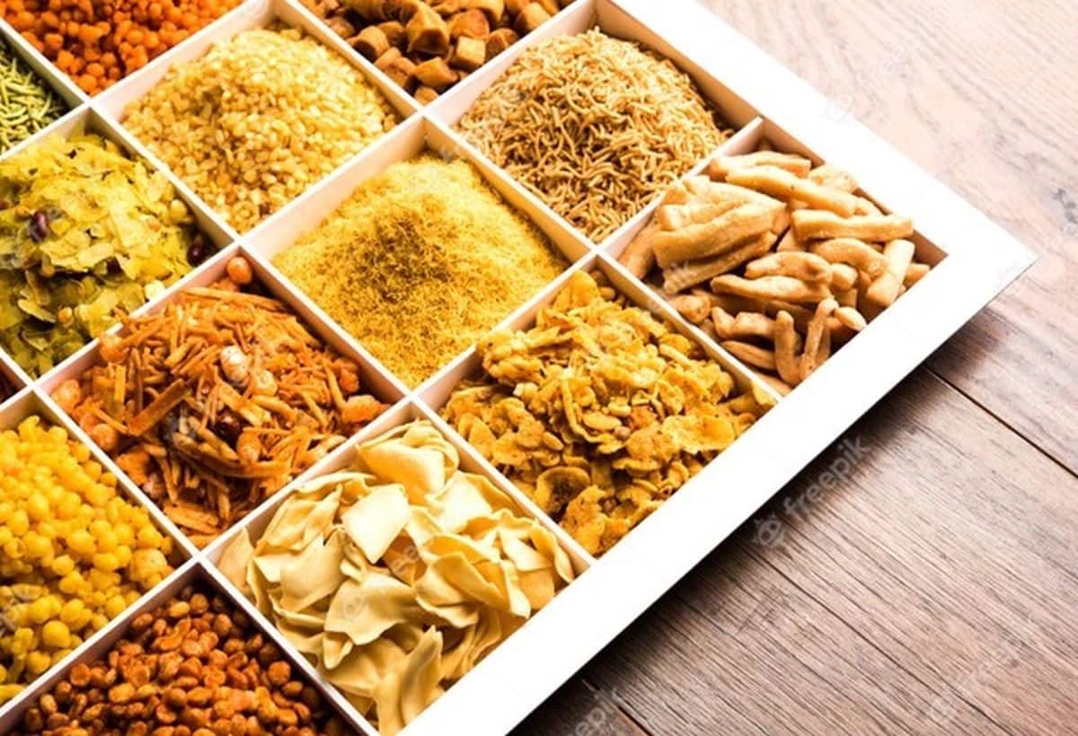 Business Idea: फेस्टिव सीजन में नमकीन के बिजनेस से करें लाखों में कमाई, गांव-शहर हर जगह है बंपर डिमांड