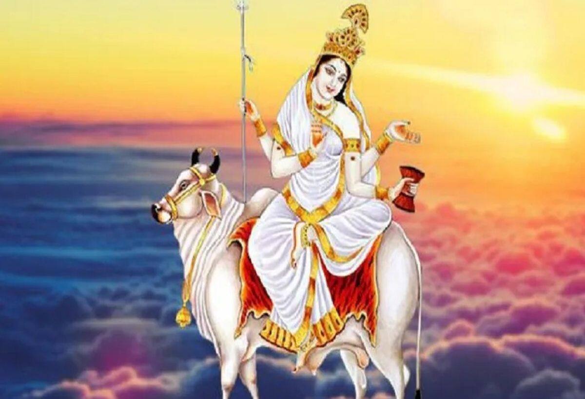 Shardiya Navratri 2024: नवरात्रि के पहले दिन होगी मां शैलपुत्री की पूजा, जानिए घटस्थापना का शुभ मुहूर्त, भोग और मंत्र