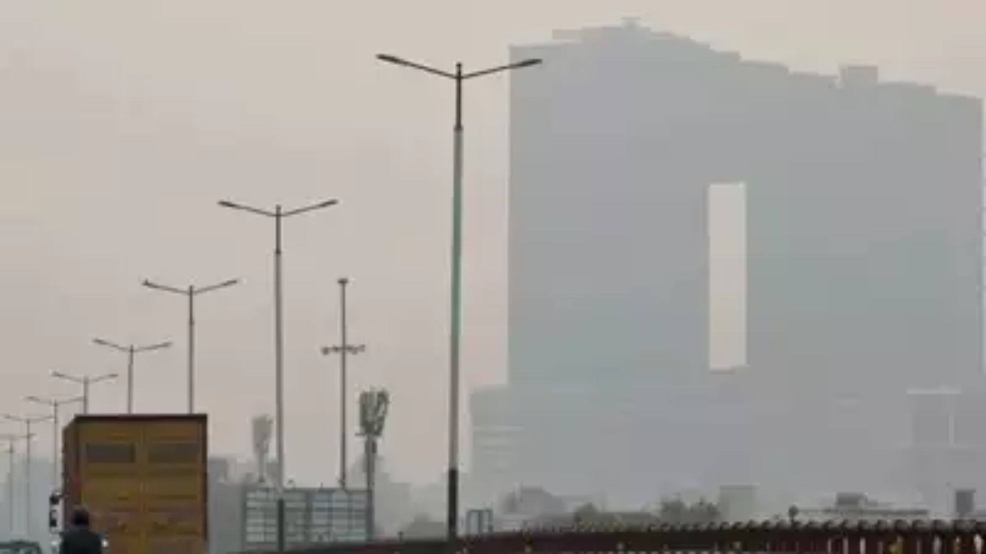 Air Pollution: पाकिस्तान की वजह से बढ़ रहा वायु प्रदूषण, नोएडा का AQI एक दिन में हो गया दोगुना