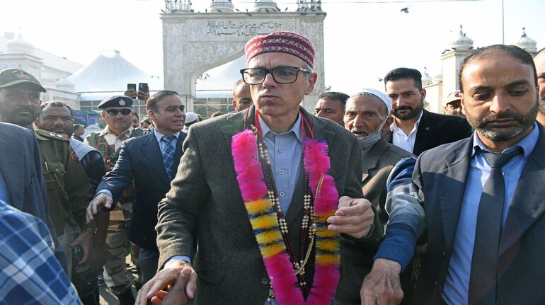 Omar Abdullah: केंद्र शासित प्रदेश जम्मू-कश्मीर के पहले मुख्यमंत्री बने उमर  अब्दुल्ला, सीएम के साथ इन मंत्रियों ने ली शपथ - omar abdullah oath taking  ceremony jknc ...