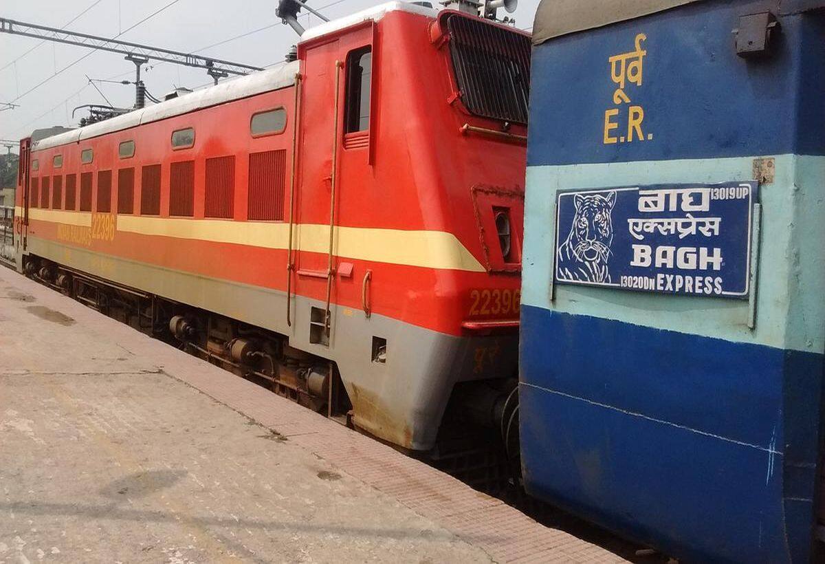 Varanasi News: हादसा या खुदकुशी? वाराणसी में बाघ एक्सप्रेस से कटकर मां-बेटे की दर्दनाक मौत, पिता और बेटा घायल Varanasi News: हादसा या खुदकुशी? वाराणसी में बाघ एक्सप्रेस से कटकर मां-बेटे की दर्दनाक मौत, पिता और बेटा घायल