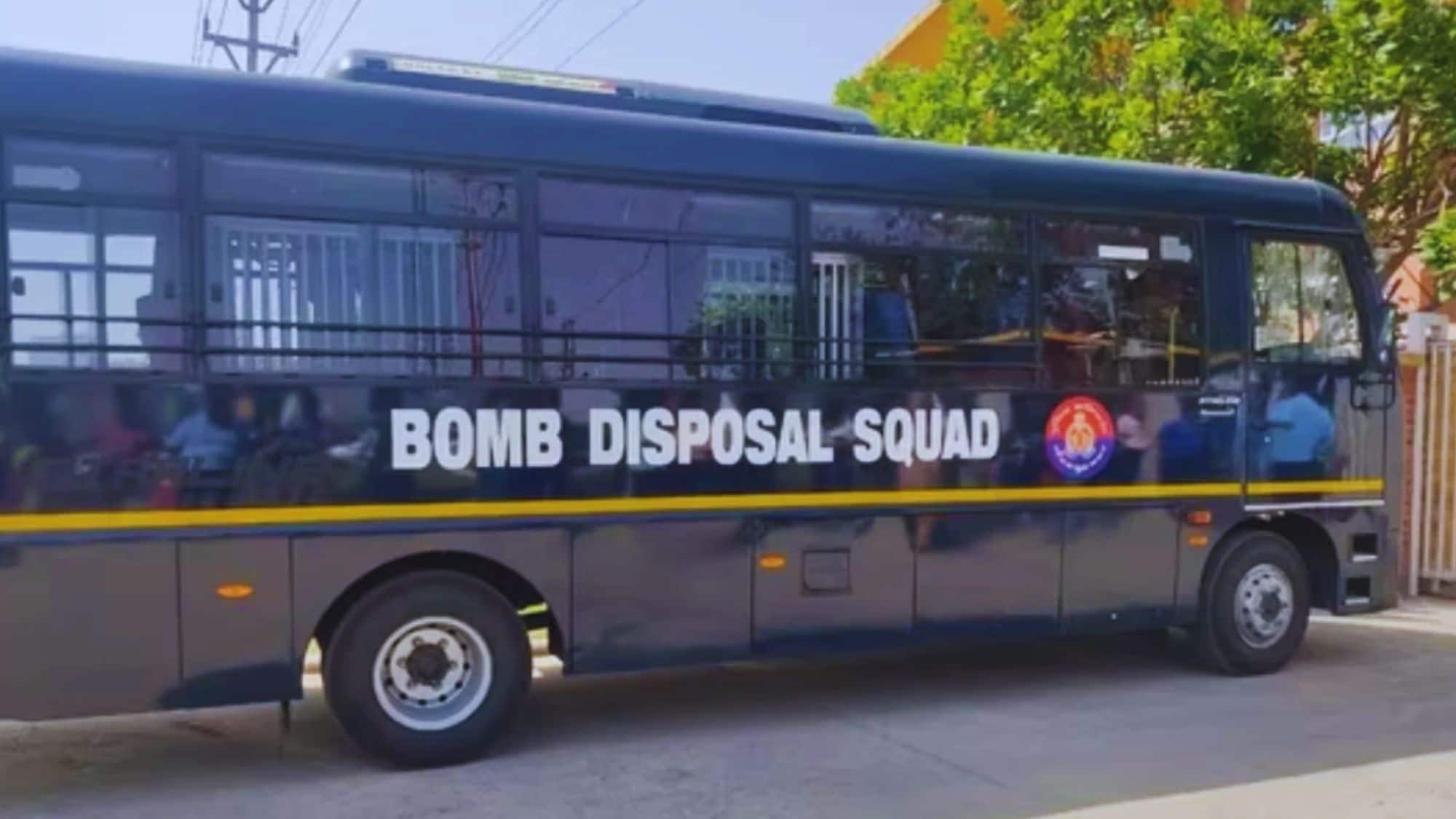Hotel Bomb Threat: '55,000 अमेरिकी डॉलर दो, नहीं तो...' लखनऊ के 10 होटलों को बम से उड़ाने की धमकी Hotel Bomb Threat: '55,000 अमेरिकी डॉलर दो, नहीं तो...' लखनऊ के 10 होटलों को बम से उड़ाने की धमकी