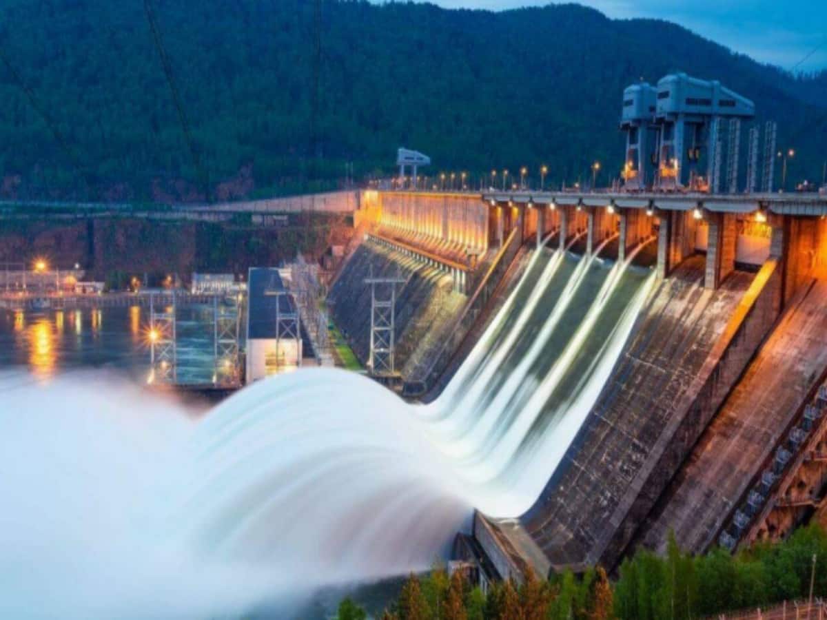 NHPC Shares: रिकॉर्ड हाई से 32% टूट चुका है शेयर, क्या अब पैसे लगाने का है मौका?