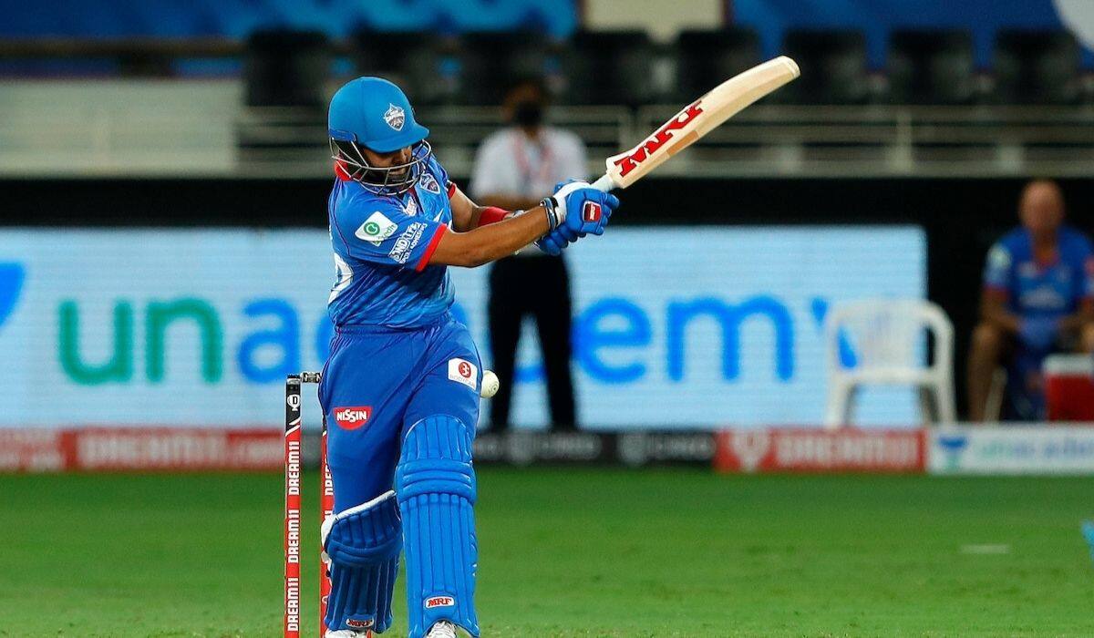 Prithvi Shaw: पृथ्वी शॉ का क्रिकेट करियर काफी उतार-चढ़ाव वाला रहा है। इसके बावजूद भी वह एक बेहतरीन खिलाड़ी हैं। पृथ्वी शॉ अभी भी सबसे प्रतिभाशाली भारतीय सलामी बल्लेबाजों में से एक बने हुए हैं। शीर्ष क्रम पर उनकी आक्रामक बल्लेबाजी के लिए डीसी एक बार फिर उन्हें अपने टीम में शामिल कर सकती है। (Image- Google)