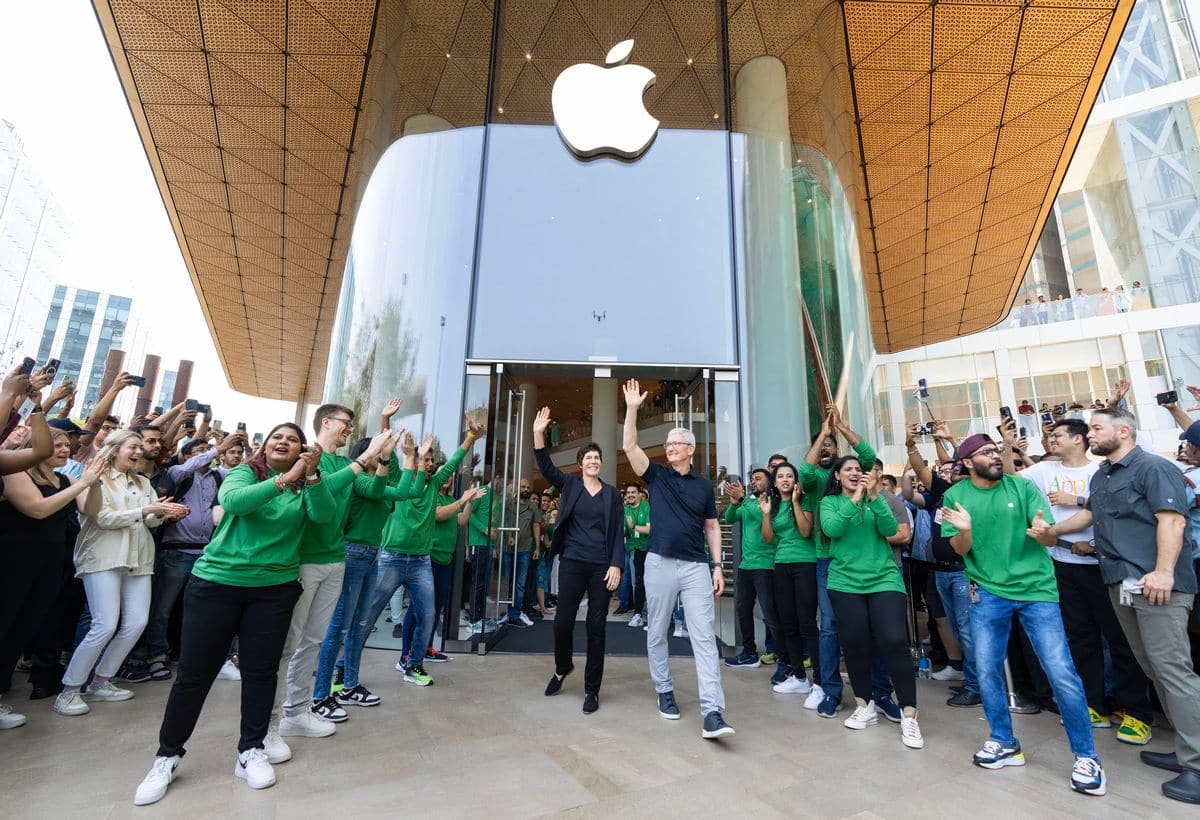 Apple ने भारत में की रिकॉर्ड कमाई, iPhone की बंपर बिक्री से उत्साहित टिम कुक ने किया 4 नए स्टोर खोलने का ऐलान