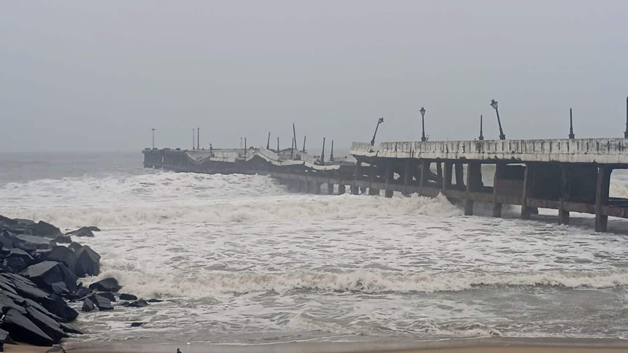 Cyclone Fengal: तटीय तमिलनाडु, पुडुचेरी के लिए रेड अलर्ट जारी, शनिवार को तूफान के तट से टकराने की संभावना
