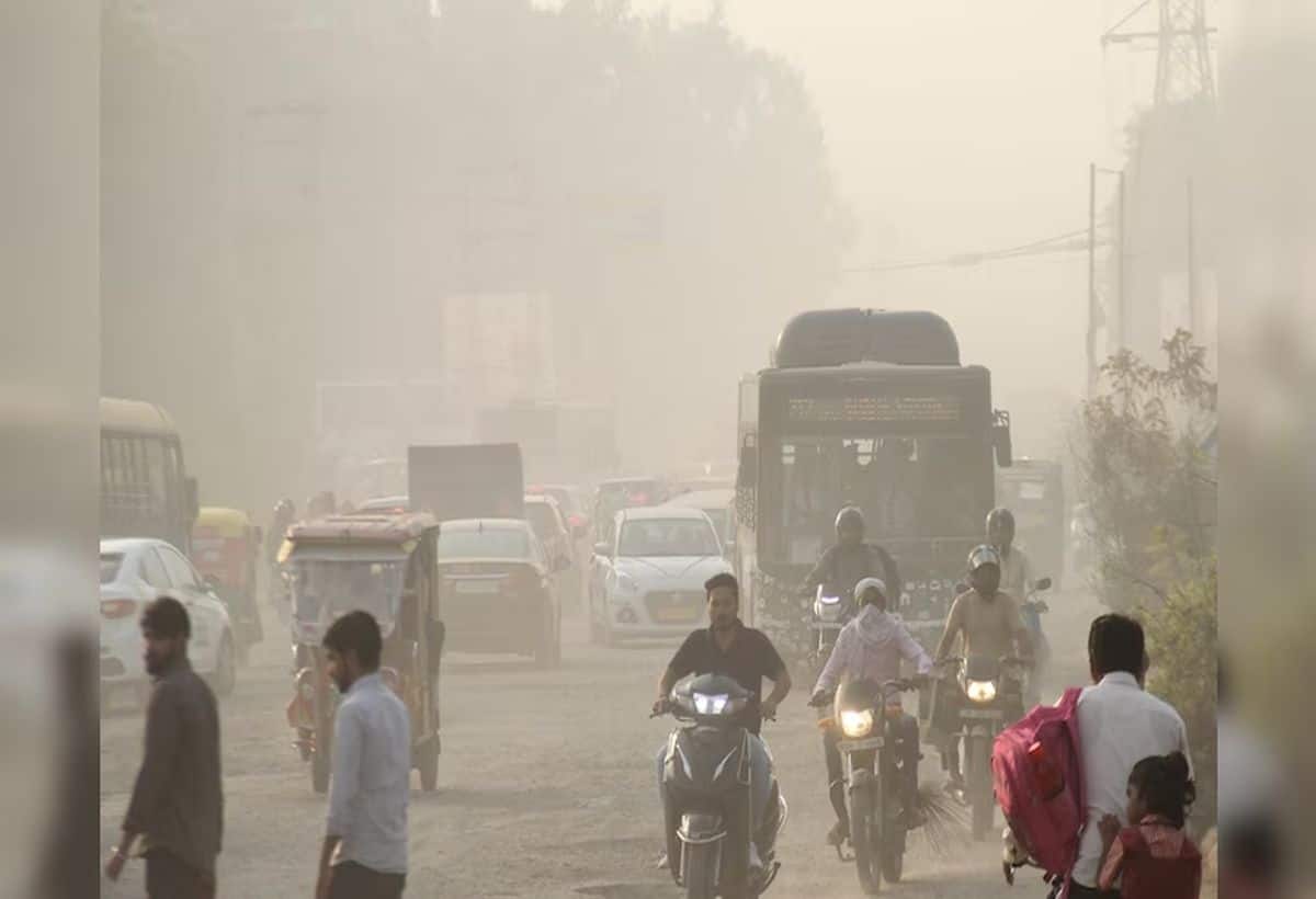 Delhi AQI today: Very Poor केटेगरी में दिल्ली की हवा, नोएडा-गाजियाबाद में मिली थोड़ी राहत