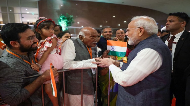Pm Modi पहुंचे South America के सबसे बड़े देश में, जहां भैंसों पर सवार होकर पेट्रोलिंग करती है पुलिस 8 Pm Modi Brazil Visit: ब्राजील पहुंचे पीएम मोदी का मंत्रोच्चारण के साथ हुआ भव्य स्वागत, G20 शिखर सम्मेलन में लेंगे हिस्सा - Pm Modi Welcomed By Sanskrit Chants In Brazil The ...