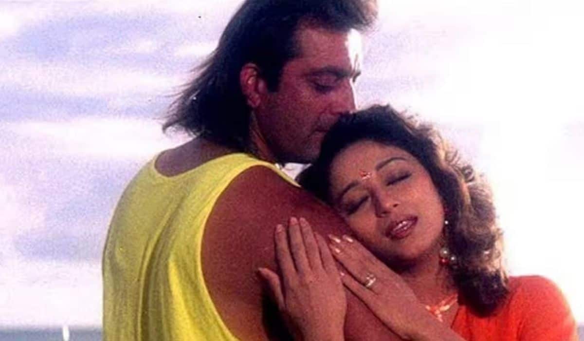 माधुरी दीक्षित को 'I Love You' कहकर सेट पर पीछा करते थे संजय दत्त! गिरफ्तारी के बाद आई रिश्तों में दरार? माधुरी दीक्षित को 'I Love You' कहकर सेट पर पीछा करते थे संजय दत्त! गिरफ्तारी के बाद आई रिश्तों में दरार?