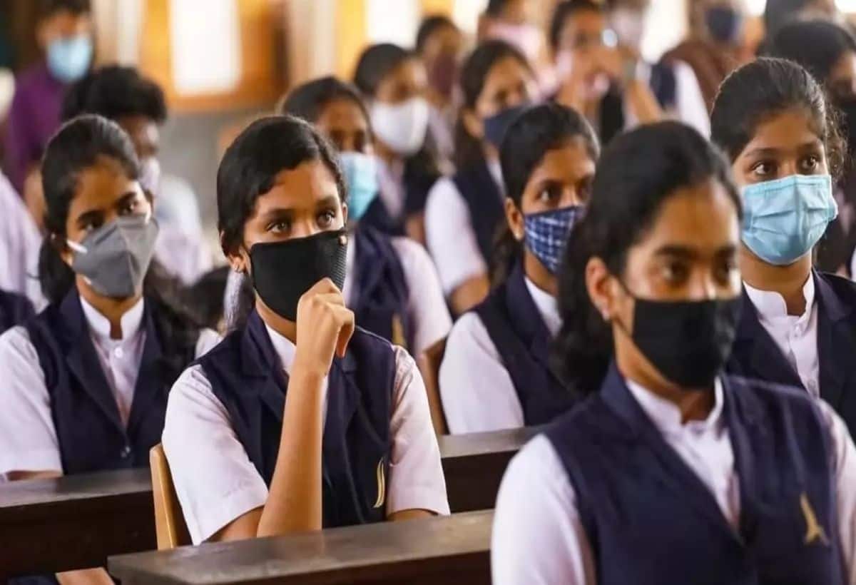Delhi School Open: दिल्ली-NCR में हाइब्रिड मोड में चलेंगी क्लासेस, सुप्रीम कोर्ट ने दिए आदेश, CAQM ने जारी की गाइडलाइंस