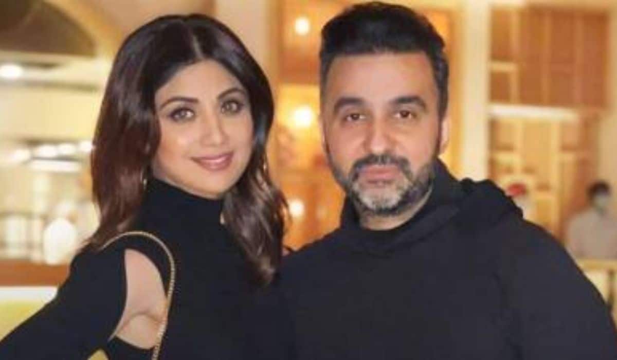 Shilpa Shetty-Raj Kundra: पोर्नोग्राफी मामले में शिल्पा शेट्टी और पति राज कुंद्रा फिर मुसीबत में, ED ने लिया ये एक्शन Shilpa Shetty-Raj Kundra: पोर्नोग्राफी मामले में शिल्पा शेट्टी और पति राज कुंद्रा फिर मुसीबत में, ED ने लिया ये एक्शन