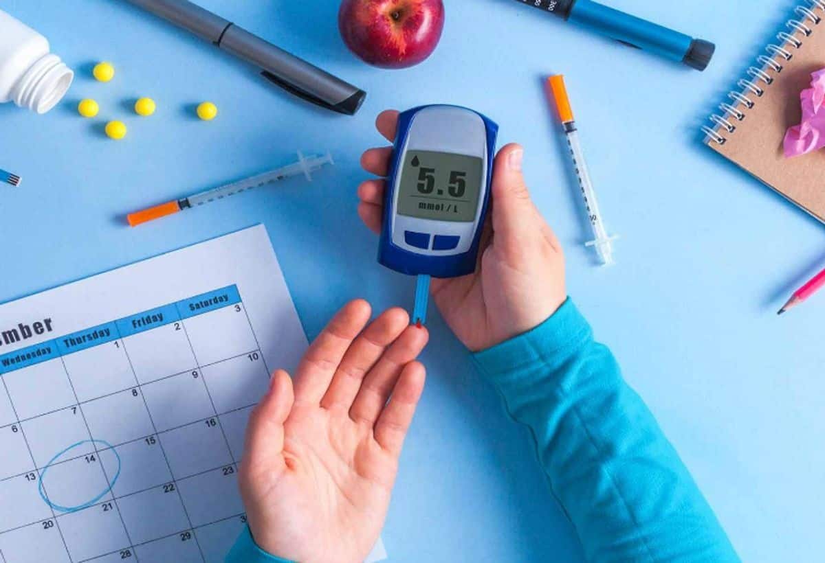 Diabetes Test: घर पर ब्लड शुगर कैसे करें चेक? जानें सही तरीका