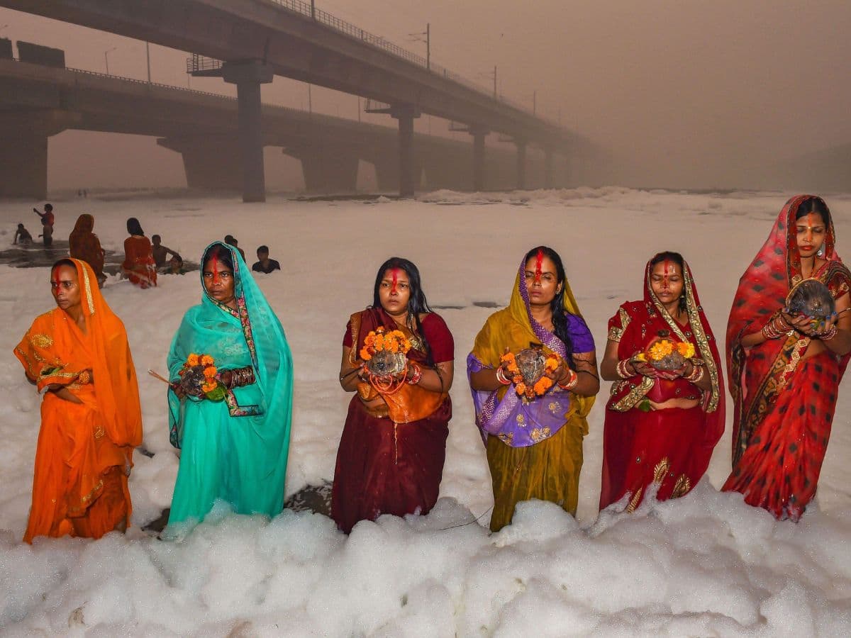 Chhath Puja 2024: यमुना में प्रदूषण की वजह से हाईकोर्ट ने छठ पूजा पर लगाई रोक, पूर्वांचल के लोगों ने केजरीवाल के खिलाफ कह दी ये बात