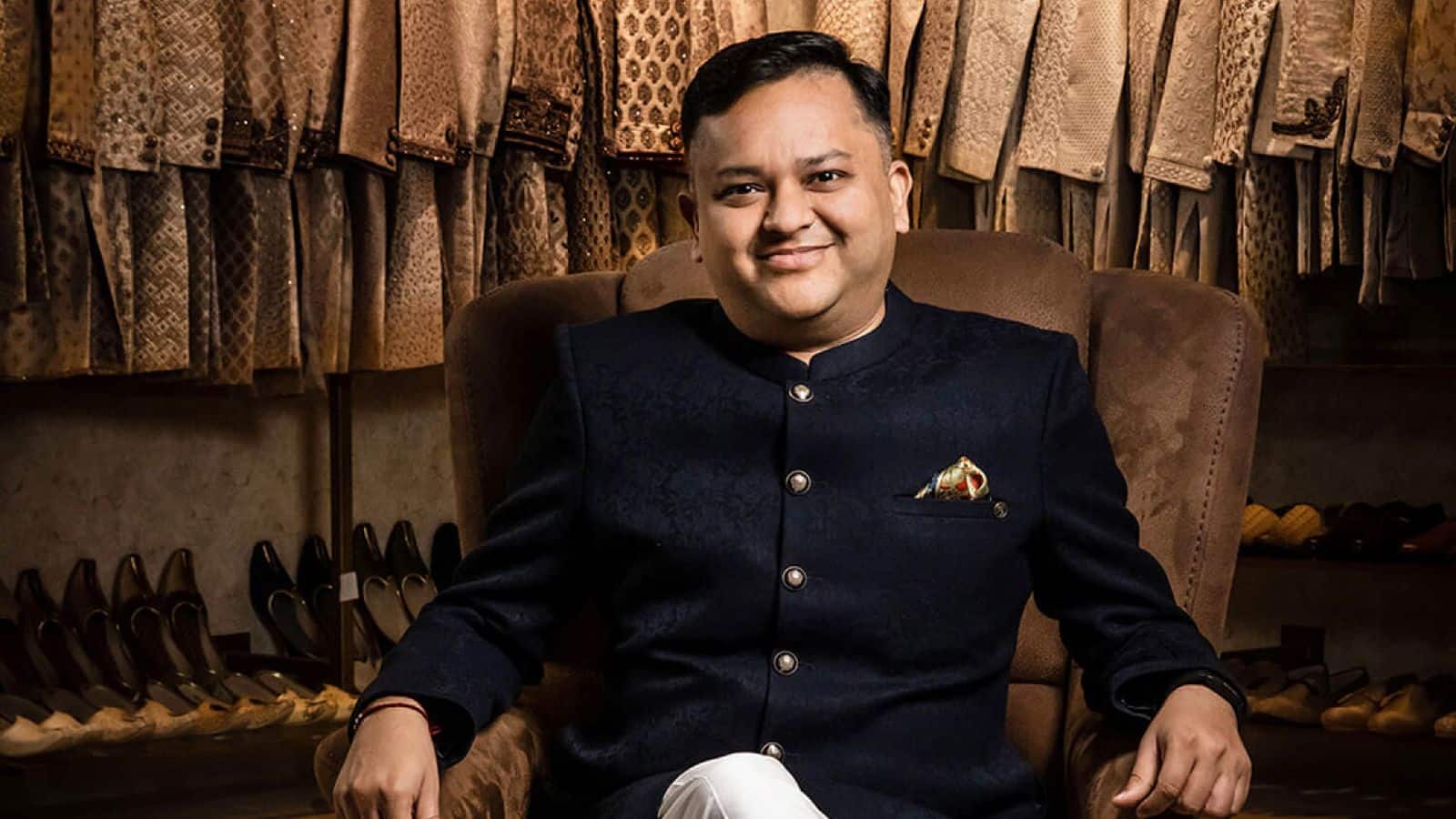 सिर्फ ₹10,000 से इस शख्स ने खड़ी कर दी ₹34,000 करोड़ की कंपनी, शादियों में रहती है खूब मांग