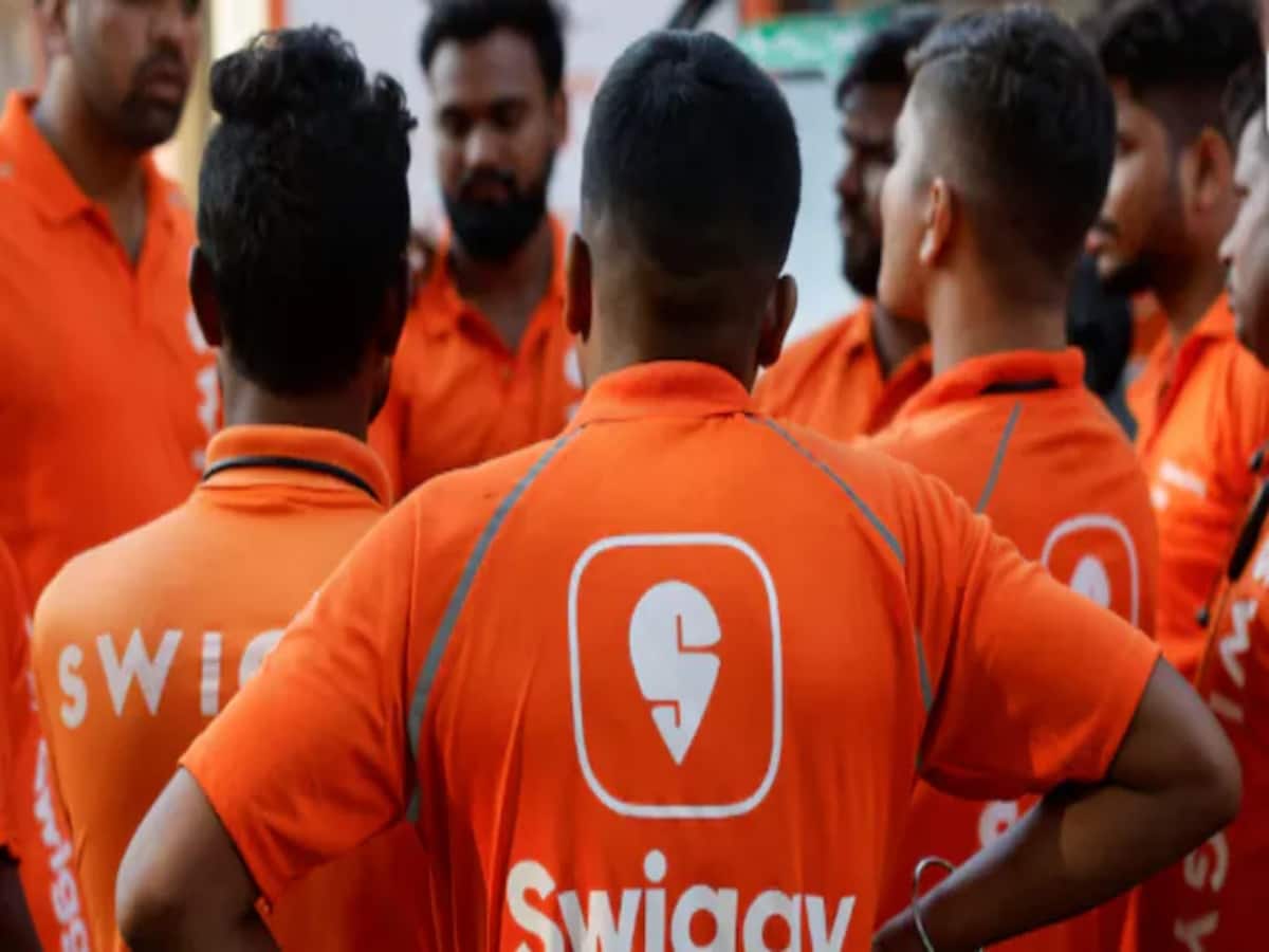 Swiggy IPO: गिरते बाजार के बीच लिस्टिंग पॉजिटिव होगी या नेगेटिव? लेटेस्ट GMP और एक्सपर्ट्स की राय