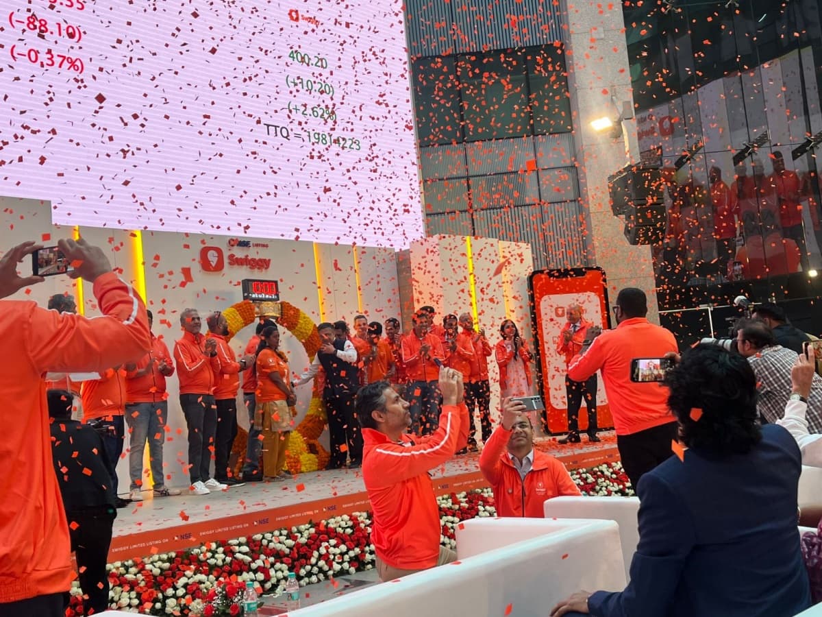 Swiggy IPO Listing: ₹390 के शेयरों की प्रीमियम एंट्री, लेकिन Zomato से यहां भी पिछड़ी स्विगी