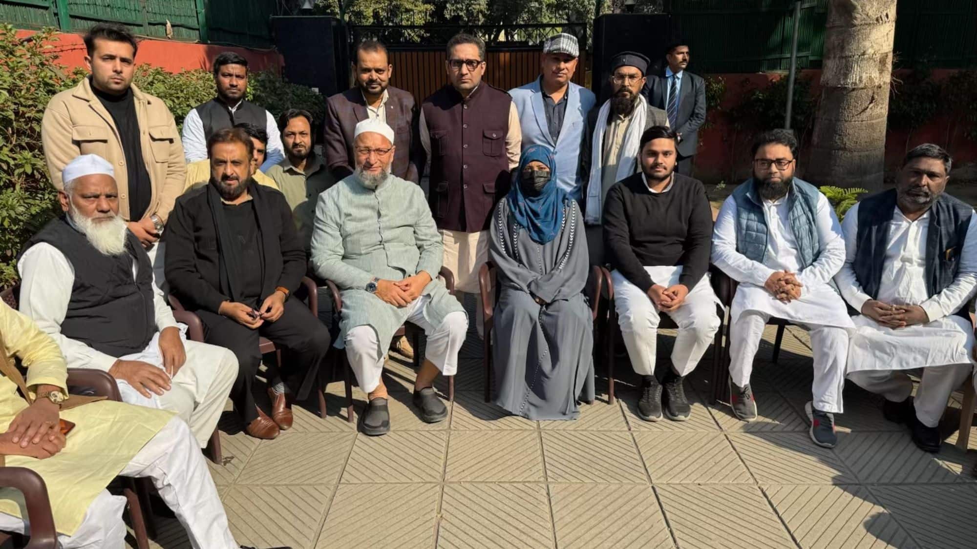 Delhi Chunav: असदुद्दीन ओवैसी की पार्टी ने दिल्ली दंगों के आरोपी ताहिर हुसैन को दिया विधानसभा चुनाव का टिकट, BJP हुई आग बबूला Delhi Chunav: असदुद्दीन ओवैसी की पार्टी ने दिल्ली दंगों के आरोपी ताहिर हुसैन को दिया विधानसभा चुनाव का टिकट, BJP हुई आग बबूला