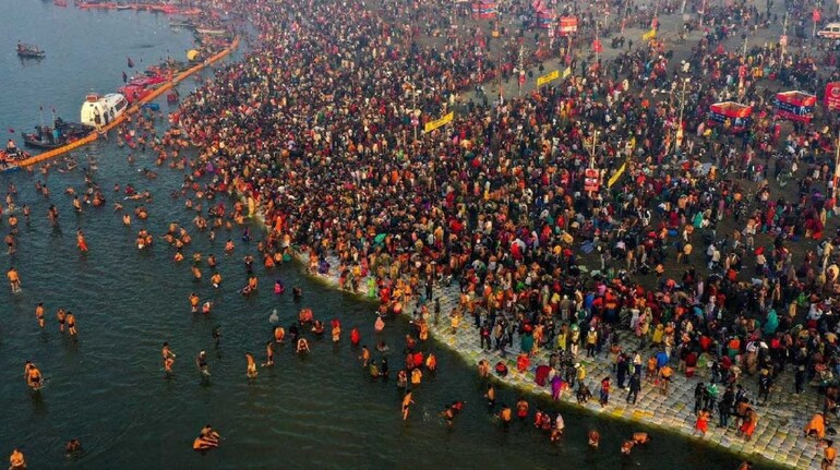 Mahakumbh 2025: समुद्र मंथन से जुड़ा है महाकुंभ का इतिहास, जानिए इसका पौराणिक महत्व - prayagraj mahakumbh 2025 why mahakumbh is held every 12 years know the reason | Moneycontrol Hindi