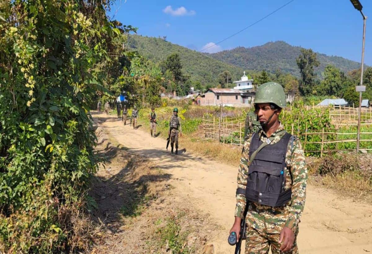 Manipur Violence: मणिपुर में फिर बवाल, बिहार के 2 मजदूरों को गोलियों से भूना Manipur Violence: मणिपुर में फिर बवाल, बिहार के 2 मजदूरों को गोलियों से भूना