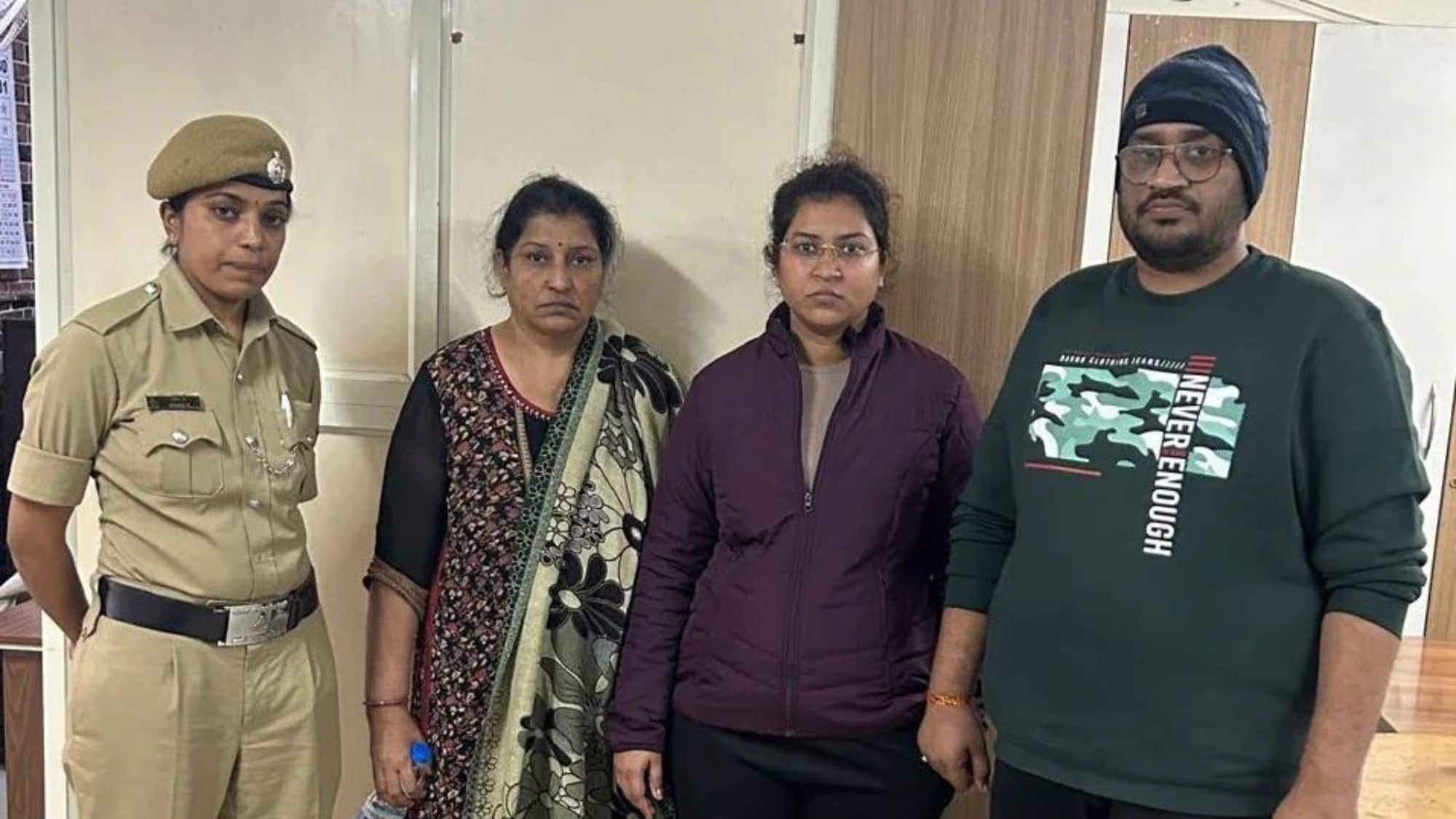 Atul Suicide Case: सिर्फ एक गलती और निकिता के साथ धरा गया पूरा परिवार, जानें बेंगलुरु पुलिस ने कैसे किया गिरफ्तार Atul Suicide Case: सिर्फ एक गलती और निकिता के साथ धरा गया पूरा परिवार, जानें बेंगलुरु पुलिस ने कैसे किया गिरफ्तार