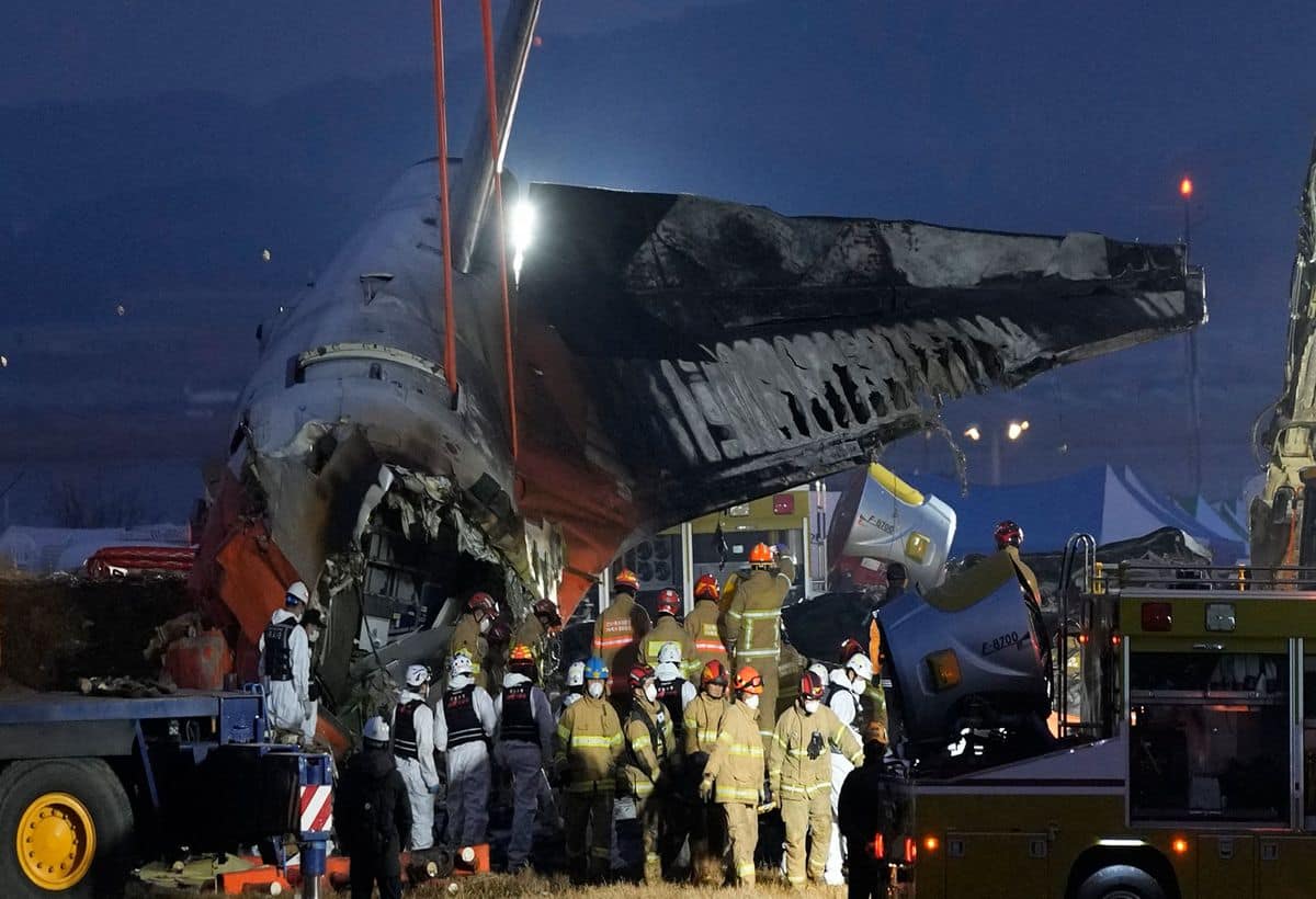 National-Plane Crash: दिसंबर में 6 बड़े विमान हादसों से दहली पूरी दुनिया, प्लेन क्रैश 234 लोगों की चली गई जान – #INA